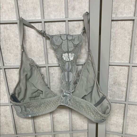 Elegant Gray Lace Bra, 34B. - Picture 4 of 9
